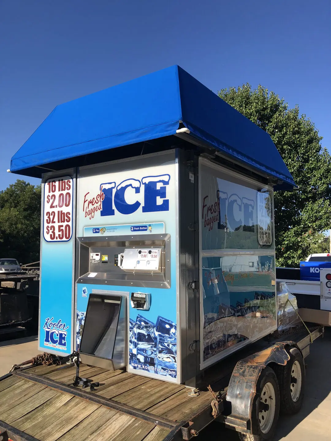 Fresh ice vending unit outdoors