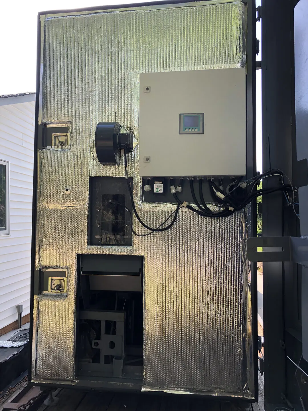 Reflective insulated machine unit