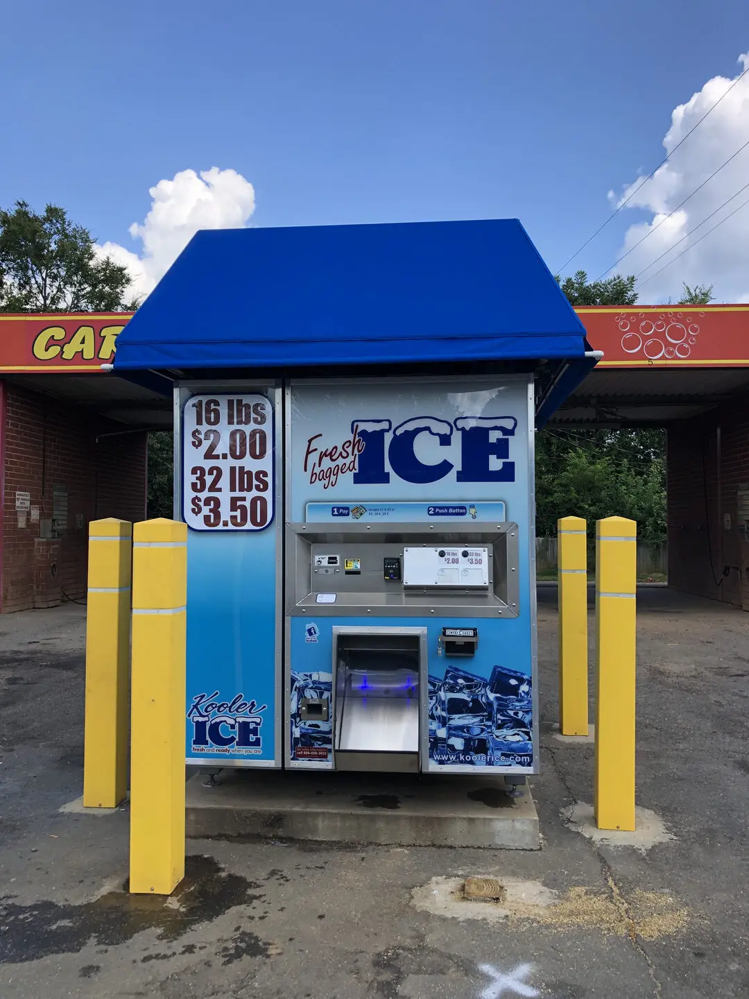 Fresh bagged ice vending machine